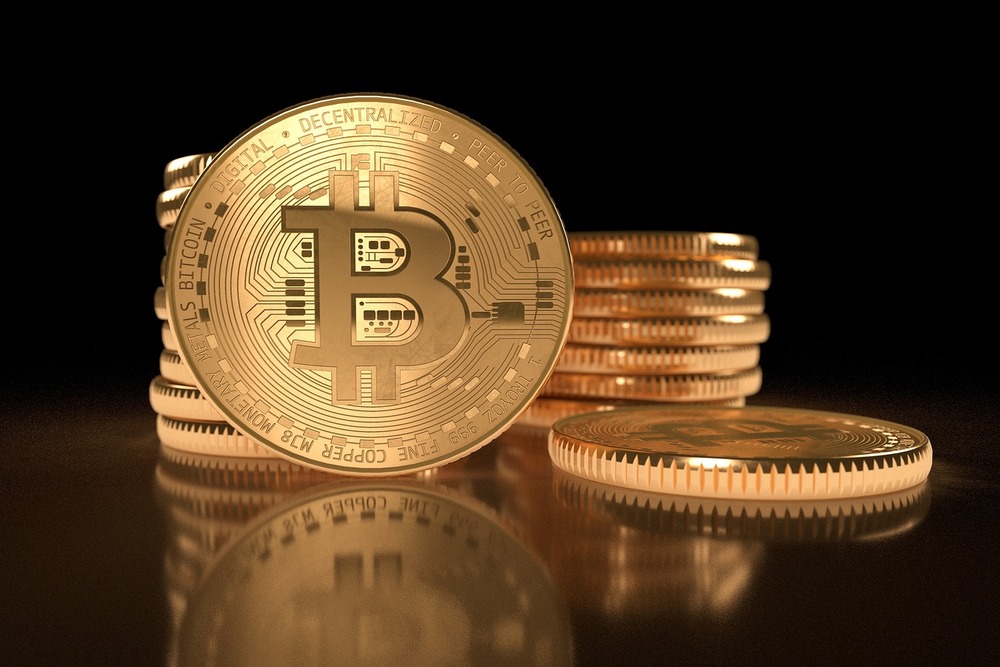 Ray Dalio Recommends Investing in Bitcoin and Gold Over Debt Assets